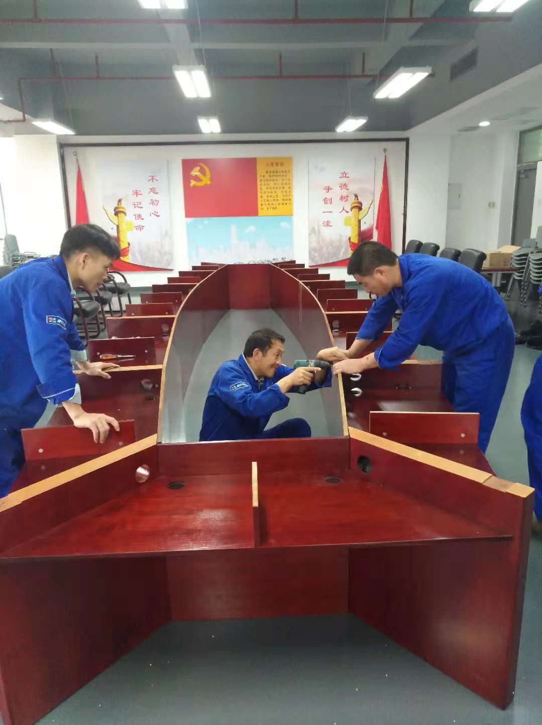 蓝狮娱乐搬家公司告诉你拆除家具的方法！